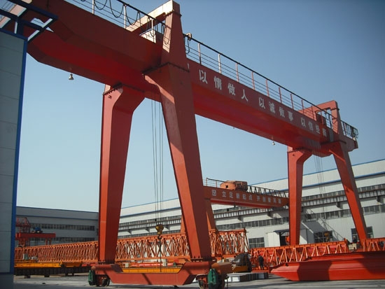 雙外懸龍門吊現場