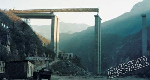 鐵路架橋機