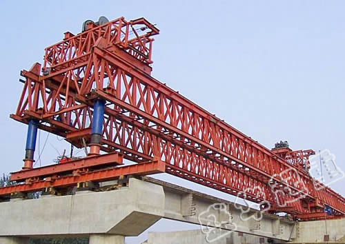 鐵路架橋機